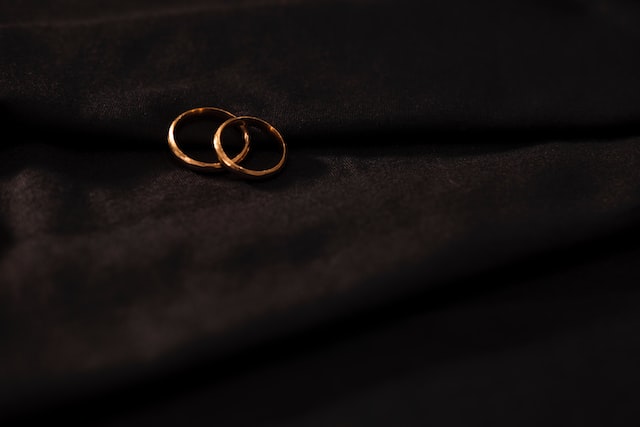 When should I use a divorce lawyer?